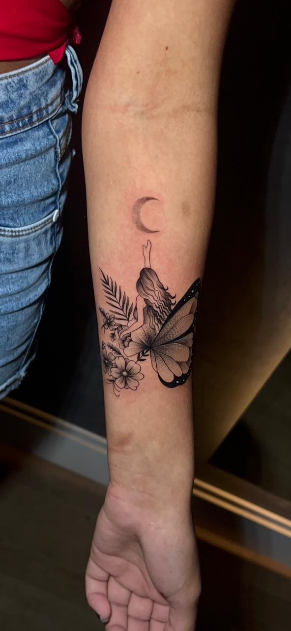 Tatuagem de fada e lua