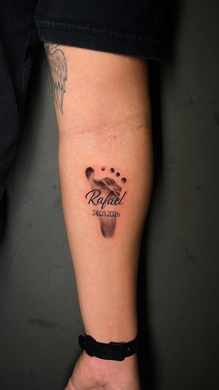 Tatuagem memorial pezinho de bebê